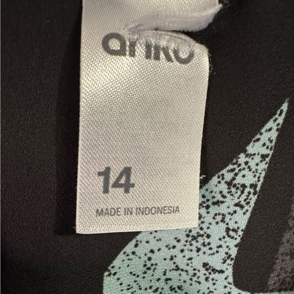 🦩5/$30🦩 Women’s Tank Blouse - Picture 3 of 3